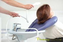 afbeelding van product Opblaasbaar haarwasbekken voor aan lavabo AD149347