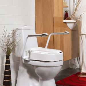 foto van hulpmiddel Hi-Loo vastklik Toiletverhoger met opklapbare armsteunen
