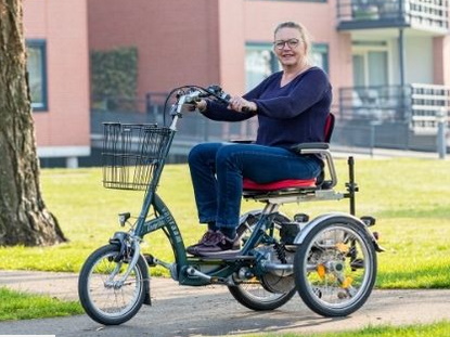 VAN RAAM Easy Go elektrische fiets fiets, een elektrische fiets en een scootmobiel