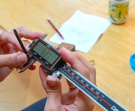 UNWIRED THINGS IKONN IKONN Digitale schuifmaat Gemred