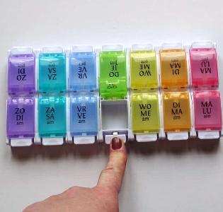 Weeklader Medicijndoos met handige drukknoppen